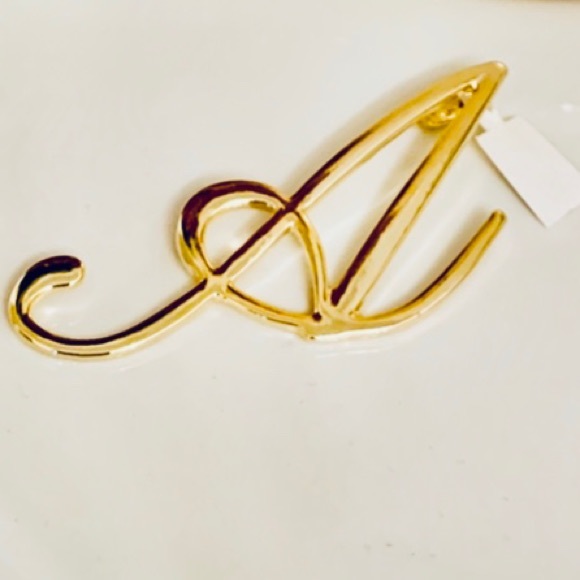 🆕 Cursive Large Initial “A” Necklace ⚜️ - Picture 3 of 3